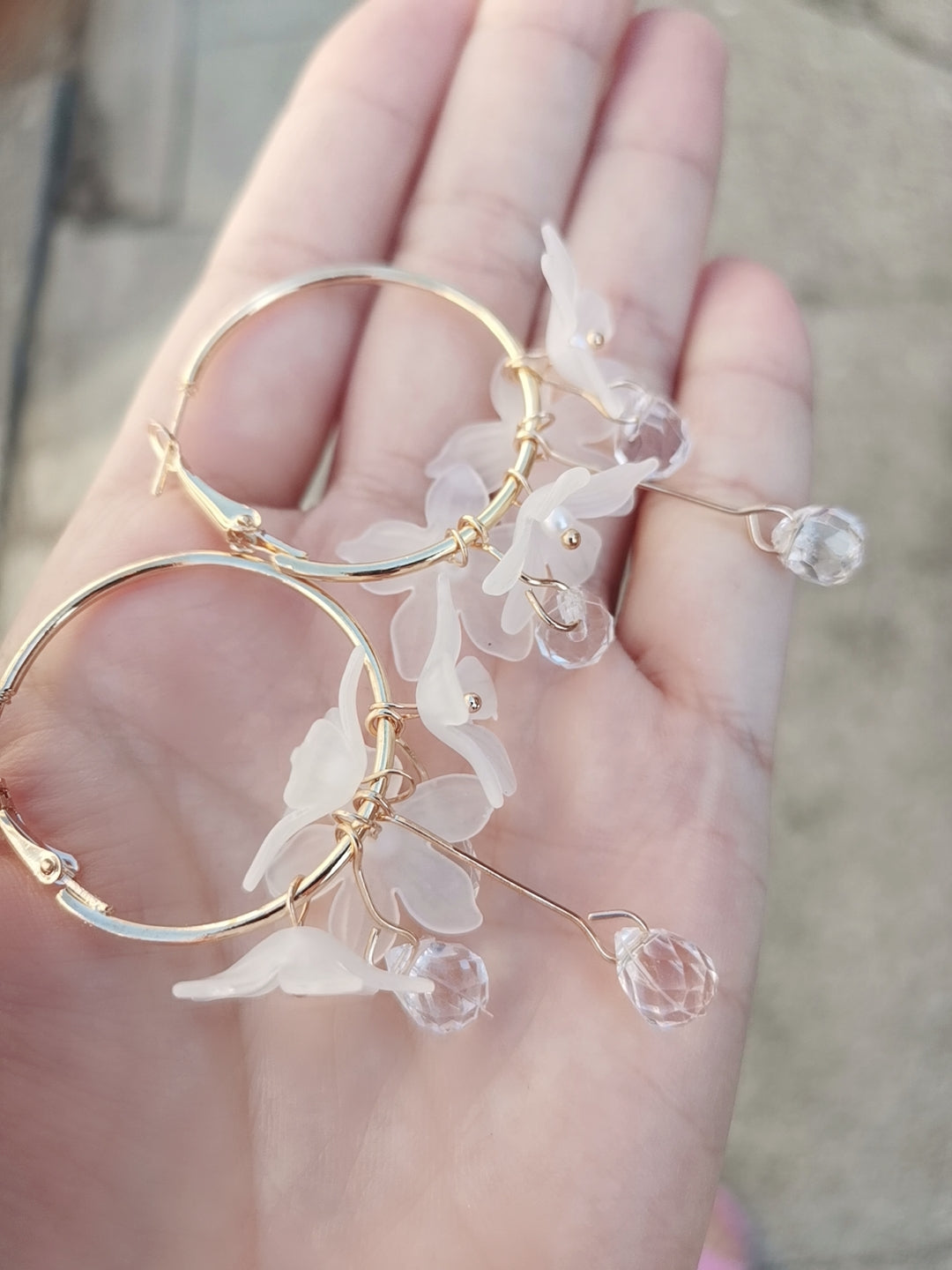 TME02 Fancy Translucent Frosted Flower Earrings