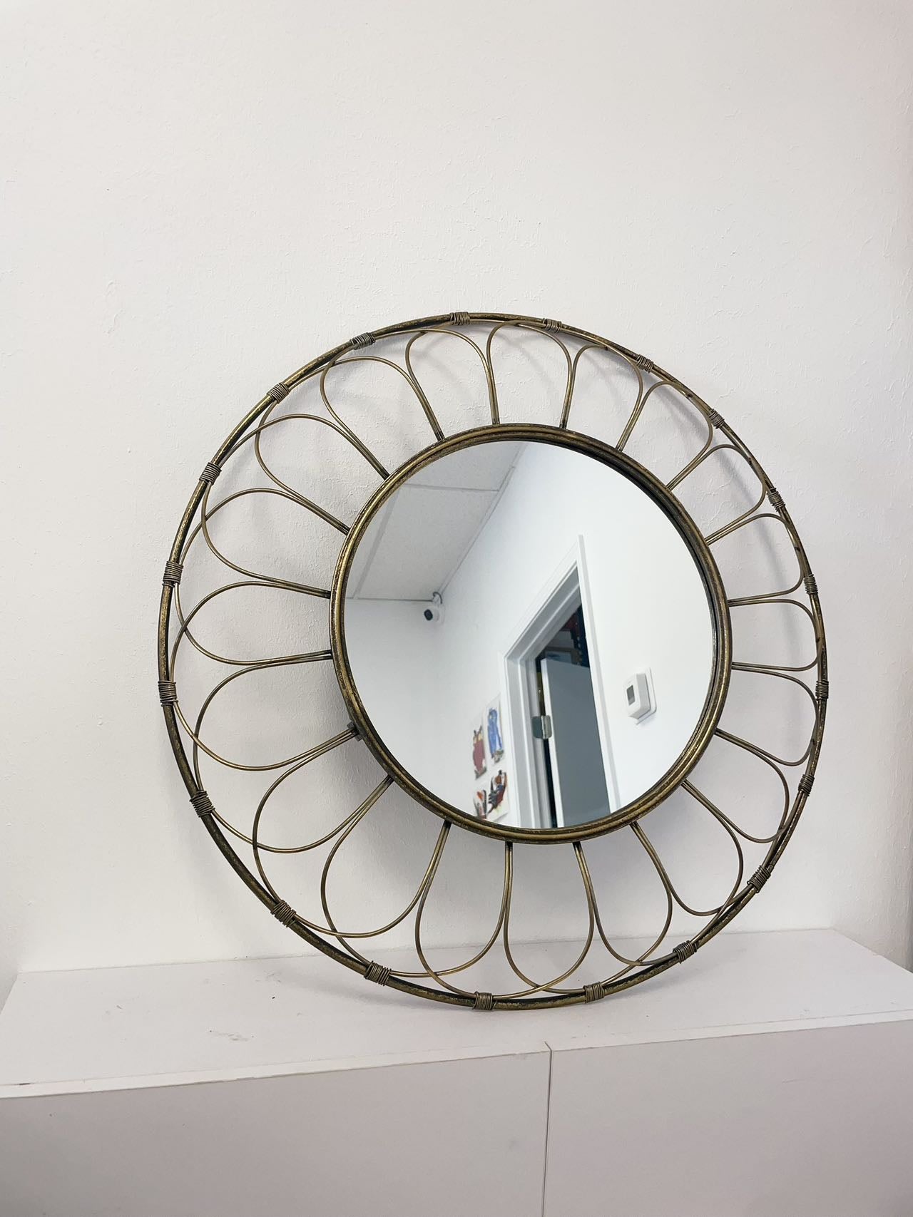 Glam Distressed Metal Round Mirror Glam Burst Accent Mirror Gold Bathroom Wall Mirrors Modern Accent Mirrors for Entryway, Hallway Metal Frame