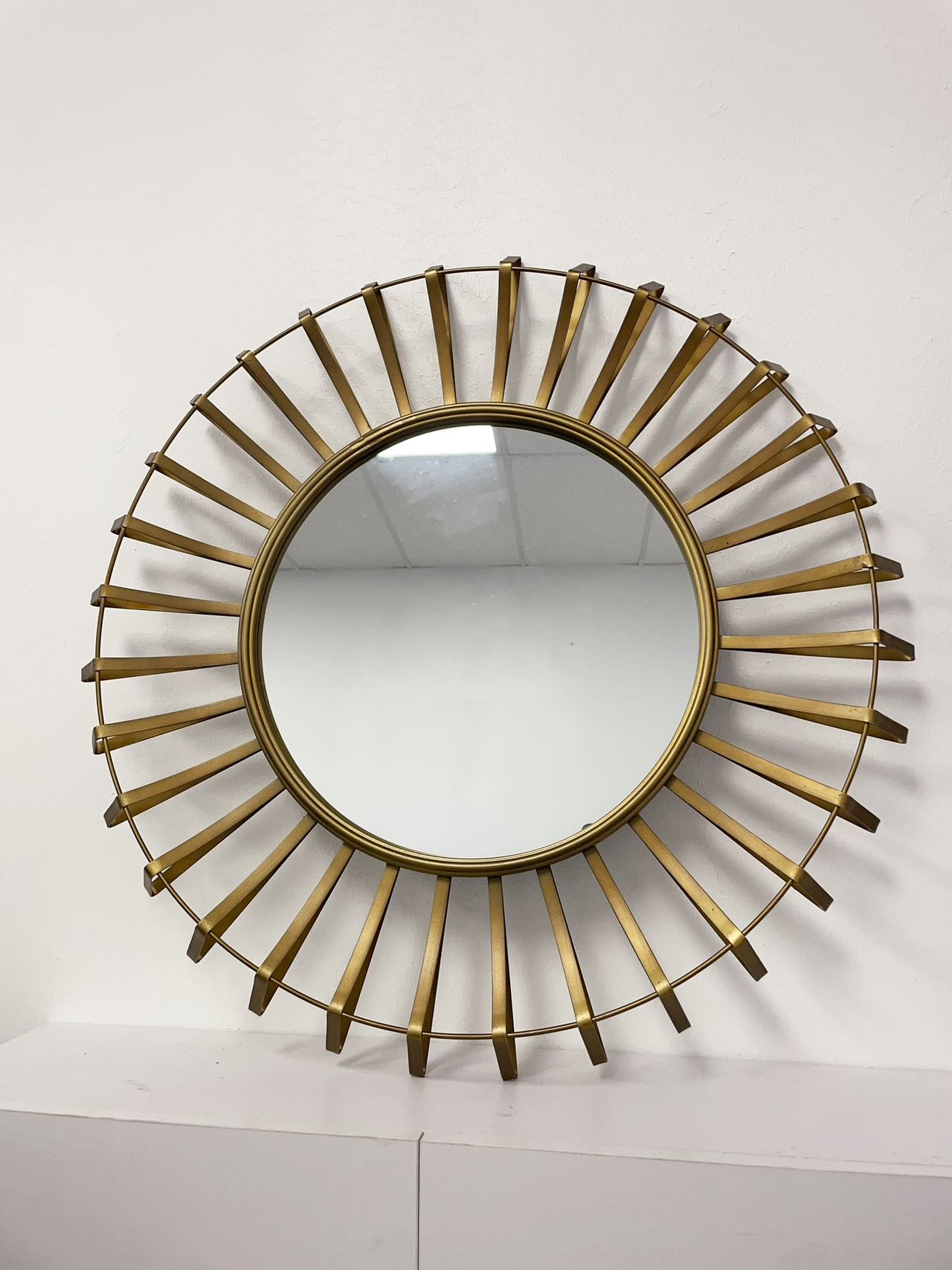 Glam Distressed Metal Round Mirror Glam Burst Accent Mirror Gold Bathroom Wall Mirrors Modern Accent Mirrors for Entryway, Hallway Metal Frame