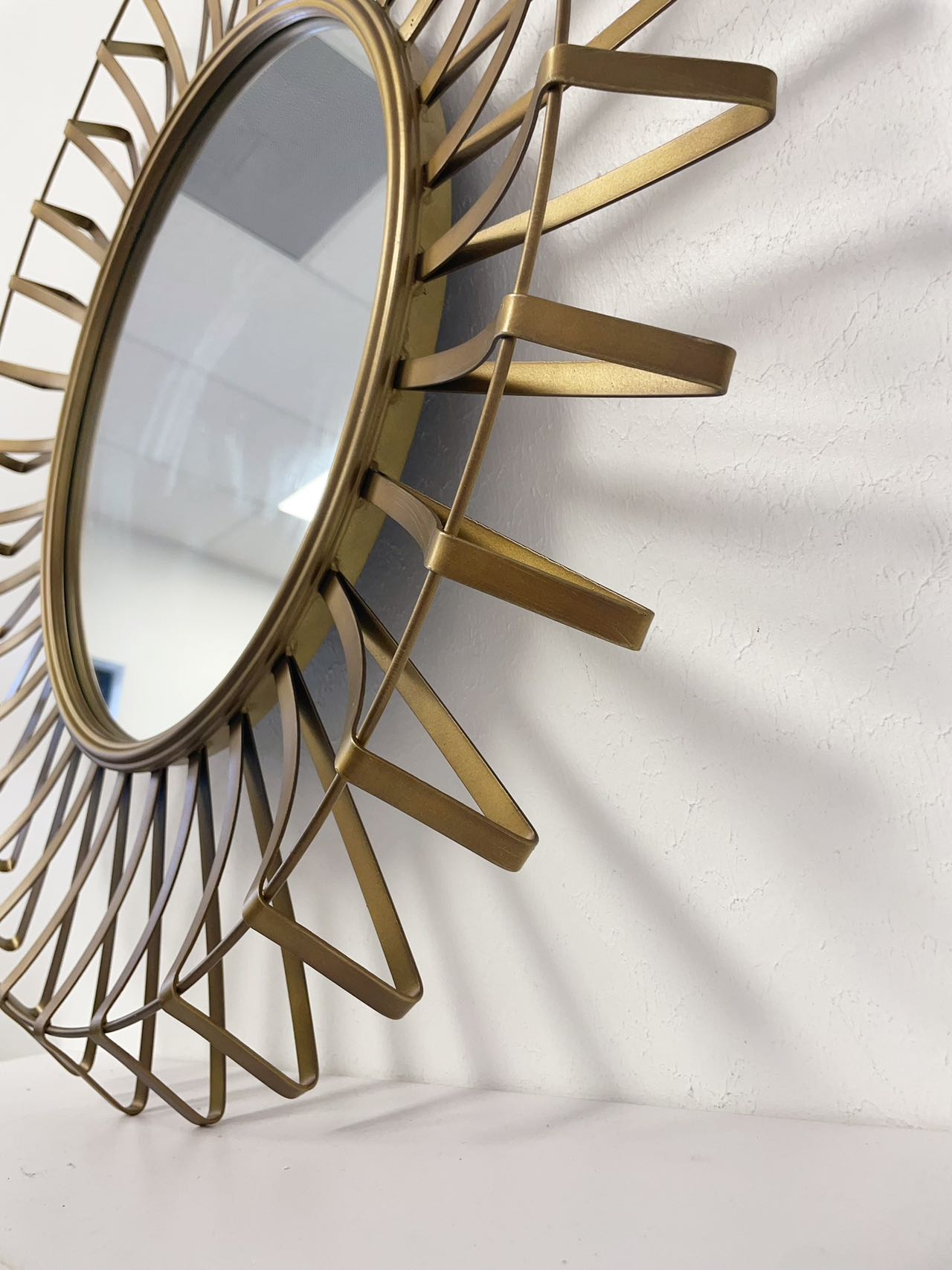 Glam Distressed Metal Round Mirror Glam Burst Accent Mirror Gold Bathroom Wall Mirrors Modern Accent Mirrors for Entryway, Hallway Metal Frame