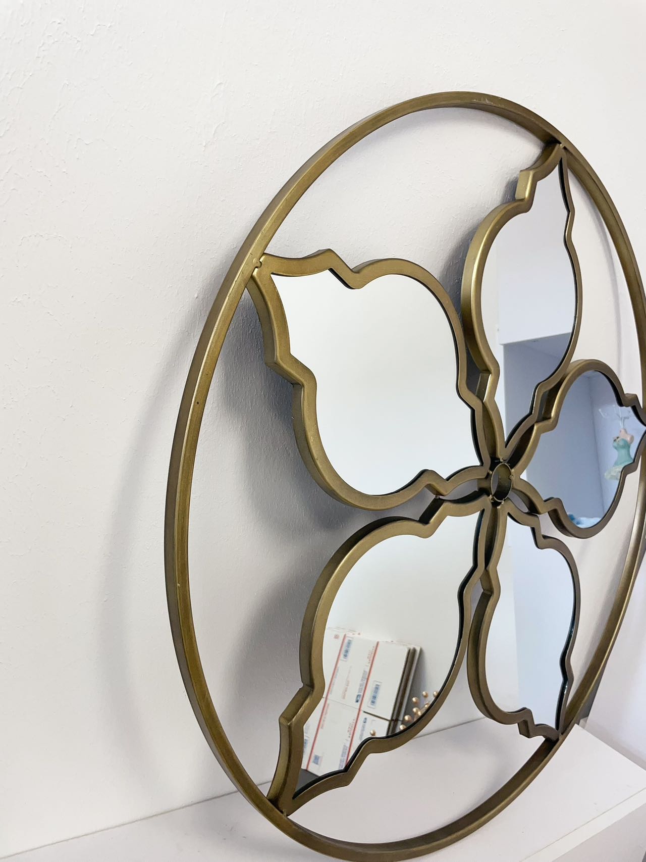 Glam Distressed Metal Round Mirror Glam Burst Accent Mirror Gold Bathroom Wall Mirrors Modern Accent Mirrors for Entryway, Hallway Metal Frame