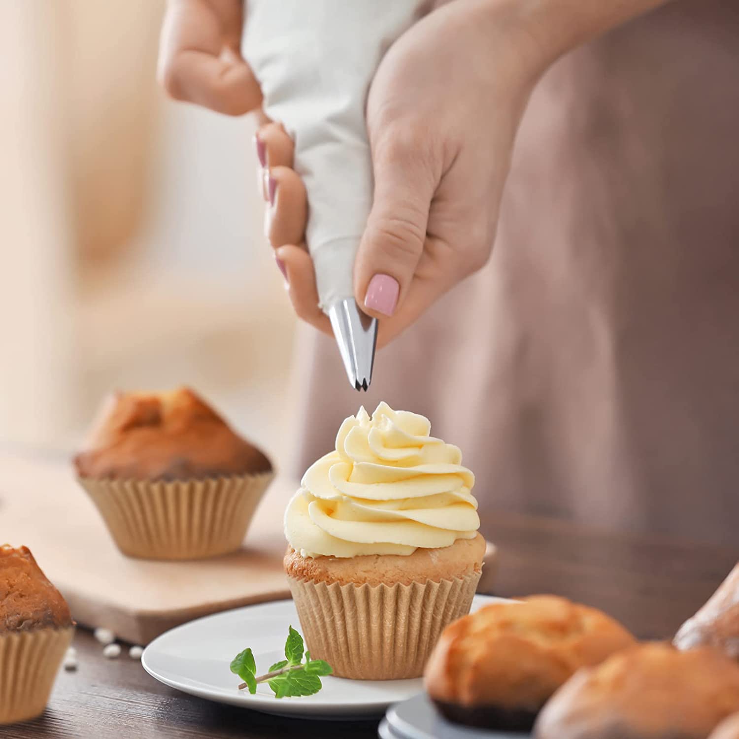 2 Pieces Non Stick 12 Cupcake Pan 200 Pieces Standard Size Baking Cups Greaseproof