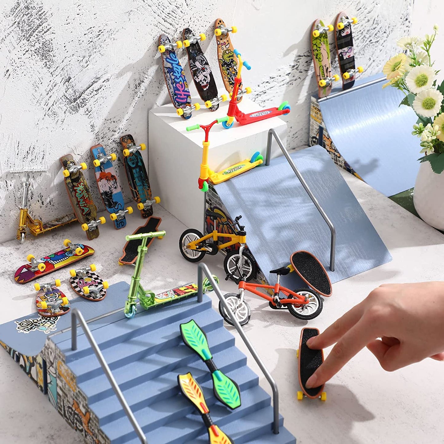 100 Pcs Mini Finger Skateboards Toys Set Fingerboards