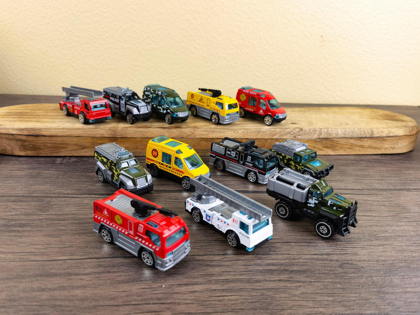 12pcs Cast Alloy Vehicles with 15pc Signs Set