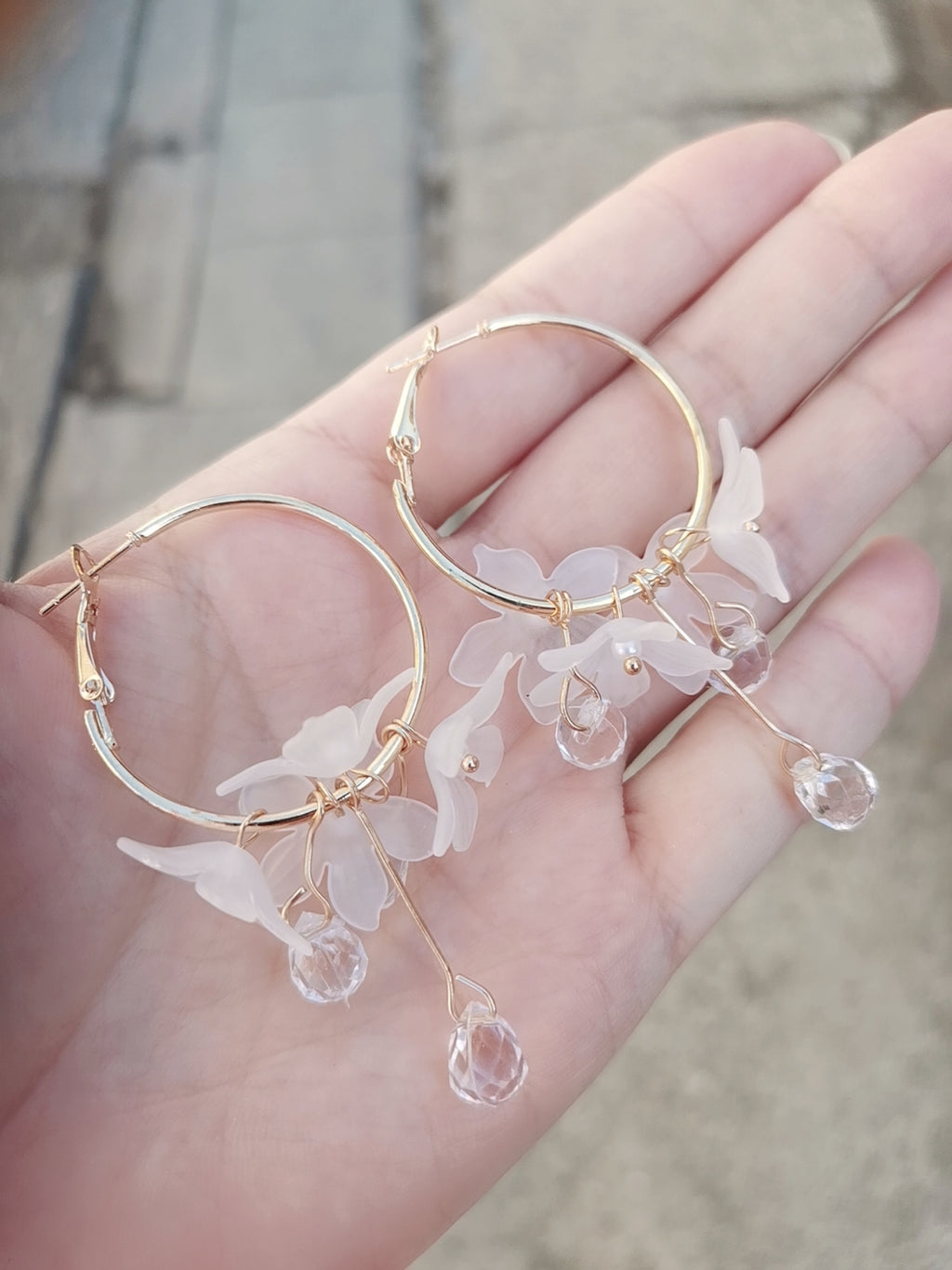 TME02 Fancy Translucent Frosted Flower Earrings